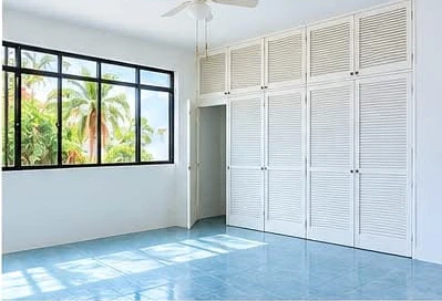 Habitación con iluminación natural